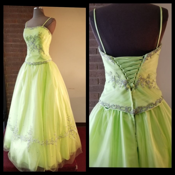 SIZE 6 PRINCESS DRESS CONVERTIBLE A-LINE - Picture 2 of 6